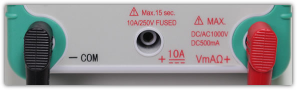 Conexão das pontas de prova do multimetro
